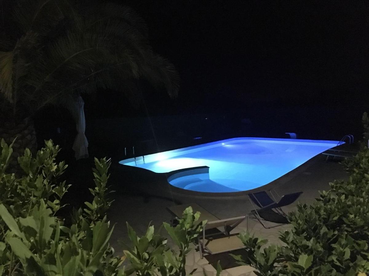 Bed and Breakfast Trullo Al Monte Чельє-Мессапіка Екстер'єр фото